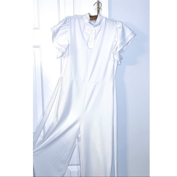 One‎ Piece Jumpsuit Size Medium - Picture 1 of 4